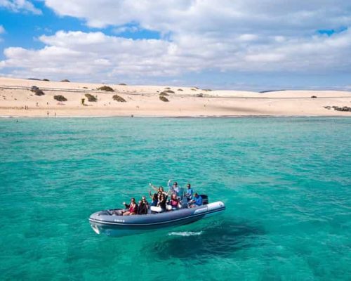 Speed boat to Lobos Island